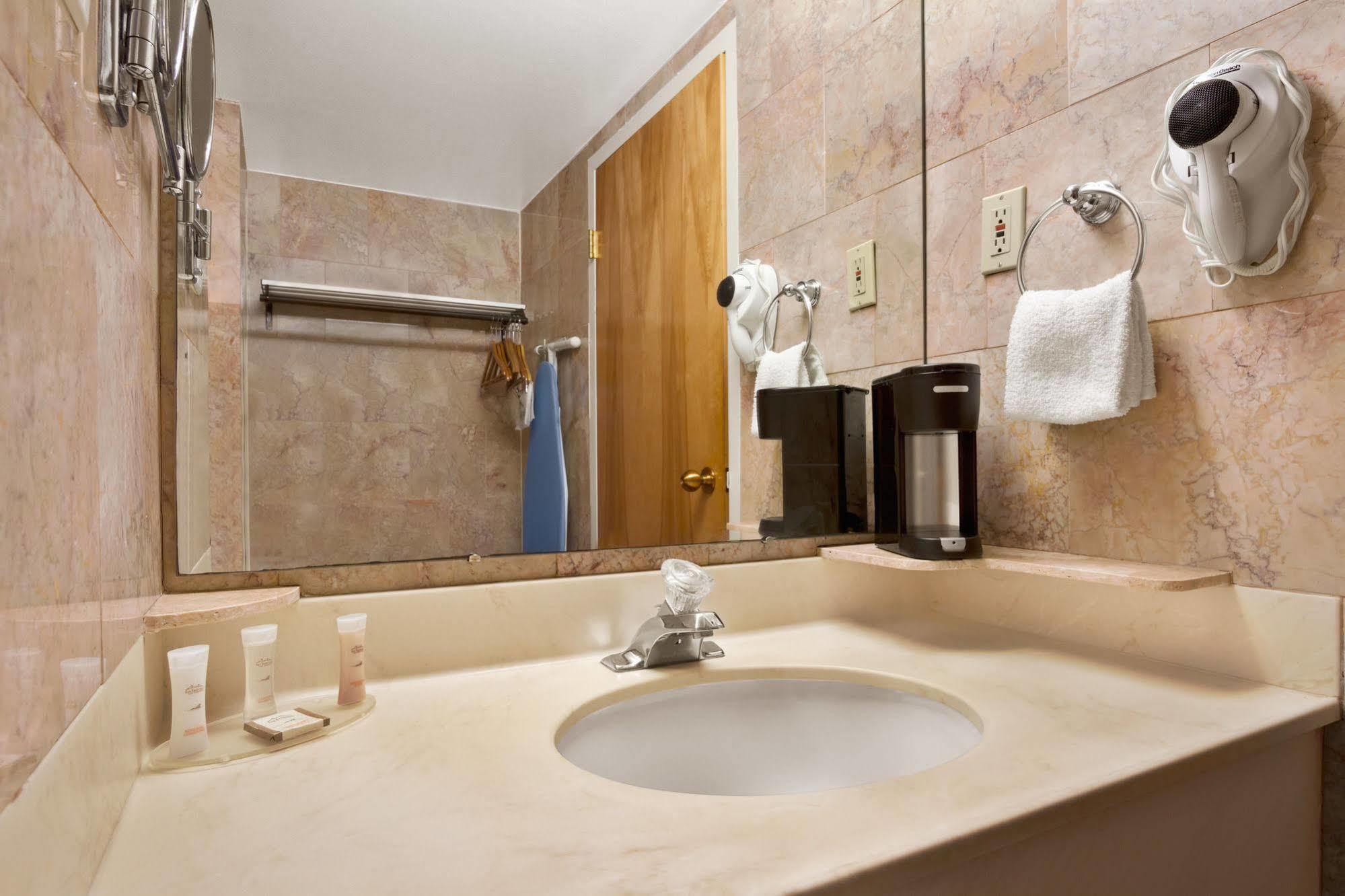 Oh St Joseph Resort Hotel Pleasantville Rum bild